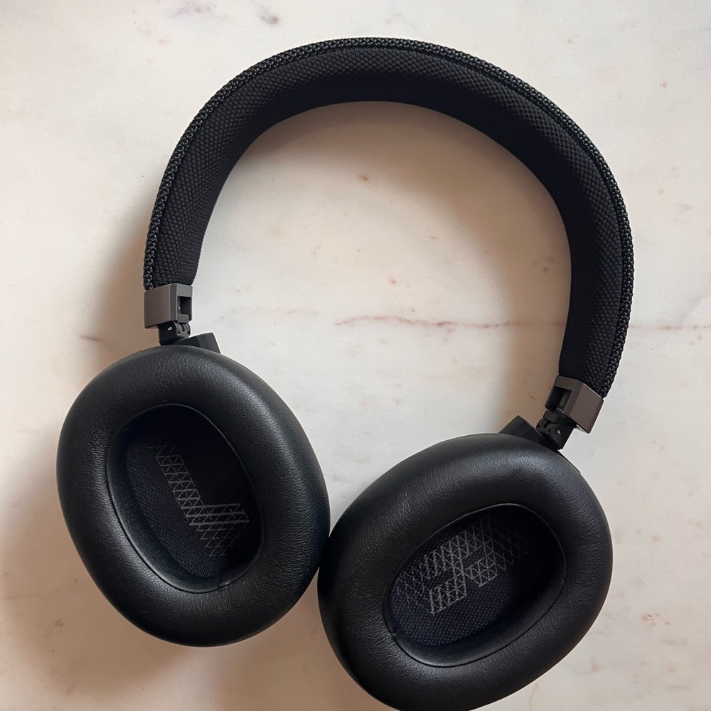 Like New. JBL Live 650BTNC Wireless active noise canceling ANC Headphones - Picture 3 of 4